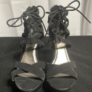 90s style Black Suede strappy crosstoe wedges size 8 1/2